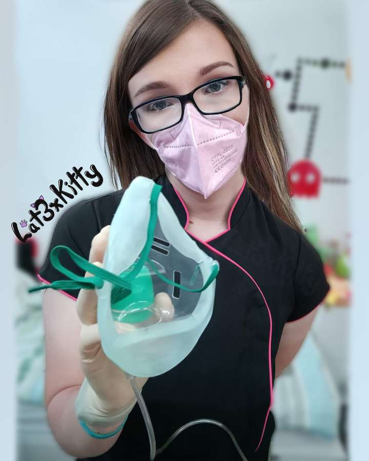 Lat3xKitty's tweet photo. Countdown from 70... 69........ 68........
and everything will blur

Gloves: Ansell MicroFlex 63-864
Gown &amp; Mask are from brought from @medfet_uk

#medical #medfet #medicalfetish #latexgloves #medicalgloves #glovesfetish #latexglovesfetish #medicalscrubs #medicalmask https://t.co/xGoXj5SsVj