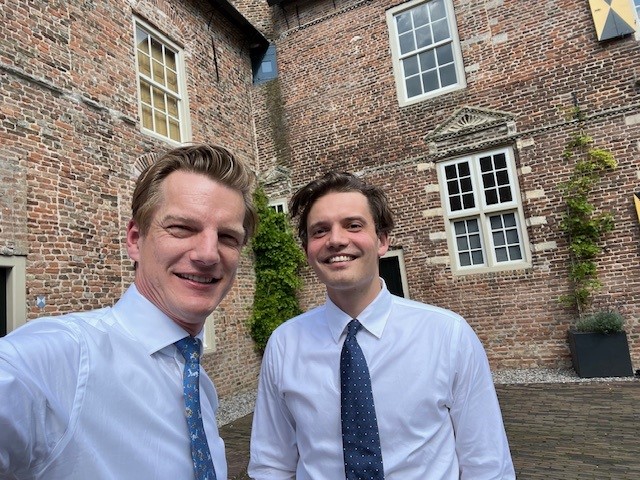 hdoornhof's tweet photo. Met Lucas de Vet op Kasteel Waardenburg de #AvdR-webinars Capita selecta #bestuursrecht en de Wet gemeenschappelijke regelingen (#Wgr) verzorgd. #overgangsrecht #Omgevingswet #evenredigheidsbeginsel #overtredersbegrip #SlimSamenwerken #miniBrexit. https://t.co/dXGDOWAyrx