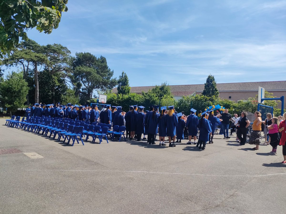 Our class of 2024!
Congratulations to all of our wonderful year 6 children on their graduation today. 
We wish them all the best for the future. ❤️💙