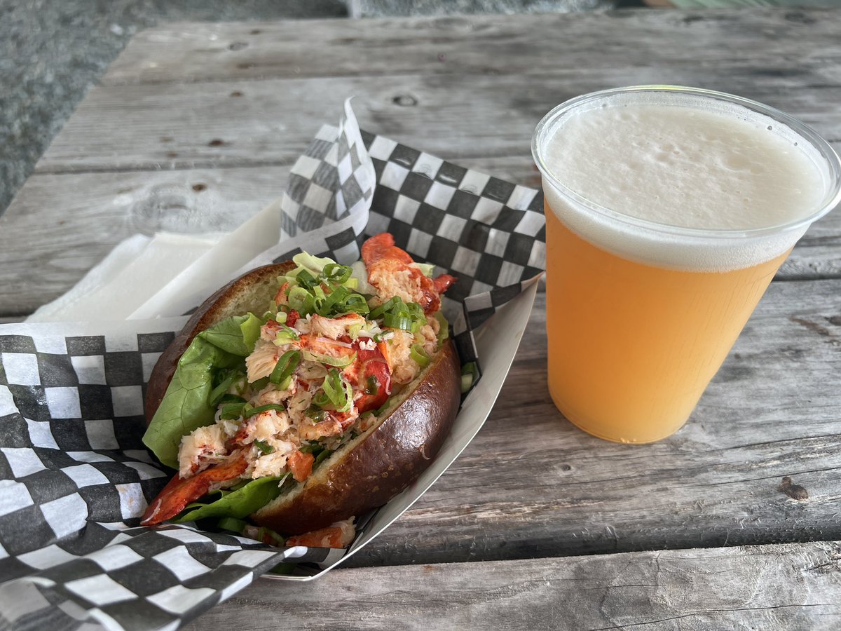 jackiefisher365's tweet photo. @SITEGlobal Loving St. John’s, Newfoundland, Canada so far. Lobster roll and a beer. @Johnnyanmaes. #Amazing #lobsterroll https://t.co/daLIwhQ7vB