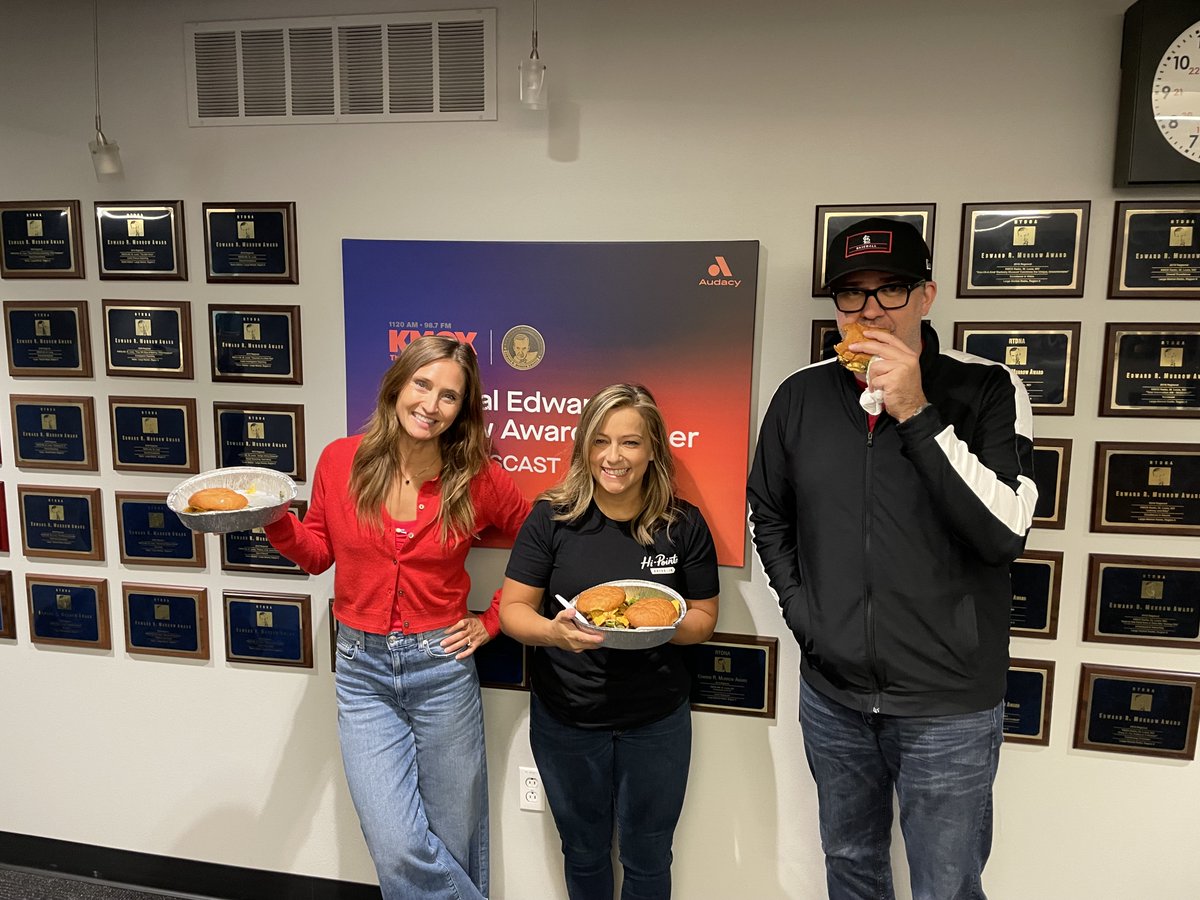 ChrisAmyKMOX's tweet photo. Our day was better than yours because we got to eat Hi-Pointe cheeseburgers.

Next week is Burger Week in STL, so Molly Hitzeman of @hi_stl joined us to give us a literal sample of what to expect from participating restaurants.

🔊Listen: https://t.co/rIg9q6032r https://t.co/KDTSANlhtw