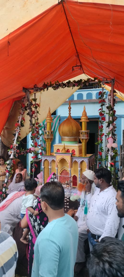 betul_talks's tweet photo. आज मोहर्रम के मौक़े पर बैतूल में मुस्लिम समुदाय के लोग जगह-जगह ताजिये निकालकर फातिहा और तिलावत-ए-कुरआन किया गया.
##yahussain #hussian #betultalks #mptalks #muslim #muslimquotes #moharram #moharram💔 #yahussainع #786 #muslimah #moharramulharam #hussiana #news https://t.co/xmtgExkMWK