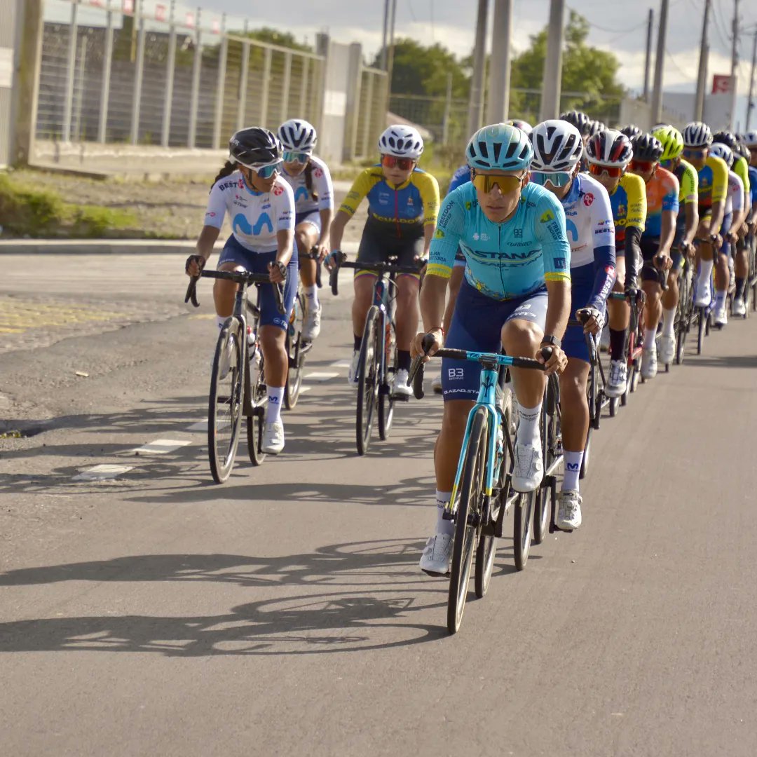 TeamBestPC's tweet photo. Full gas junto a los World Tour 🔥

Los ciclistas de la máxima categoría del ciclismo de ruta #JhonatanNarváez y #MartínLópez rodaron junto a los ciclistas sub23 🇪🇨 que buscan un lugar en la selección para el Tour de l'Avenir y Tour Femenino.

#SomosUnaFamilia
#AMeterlePedal https://t.co/IMIwY7AMVs