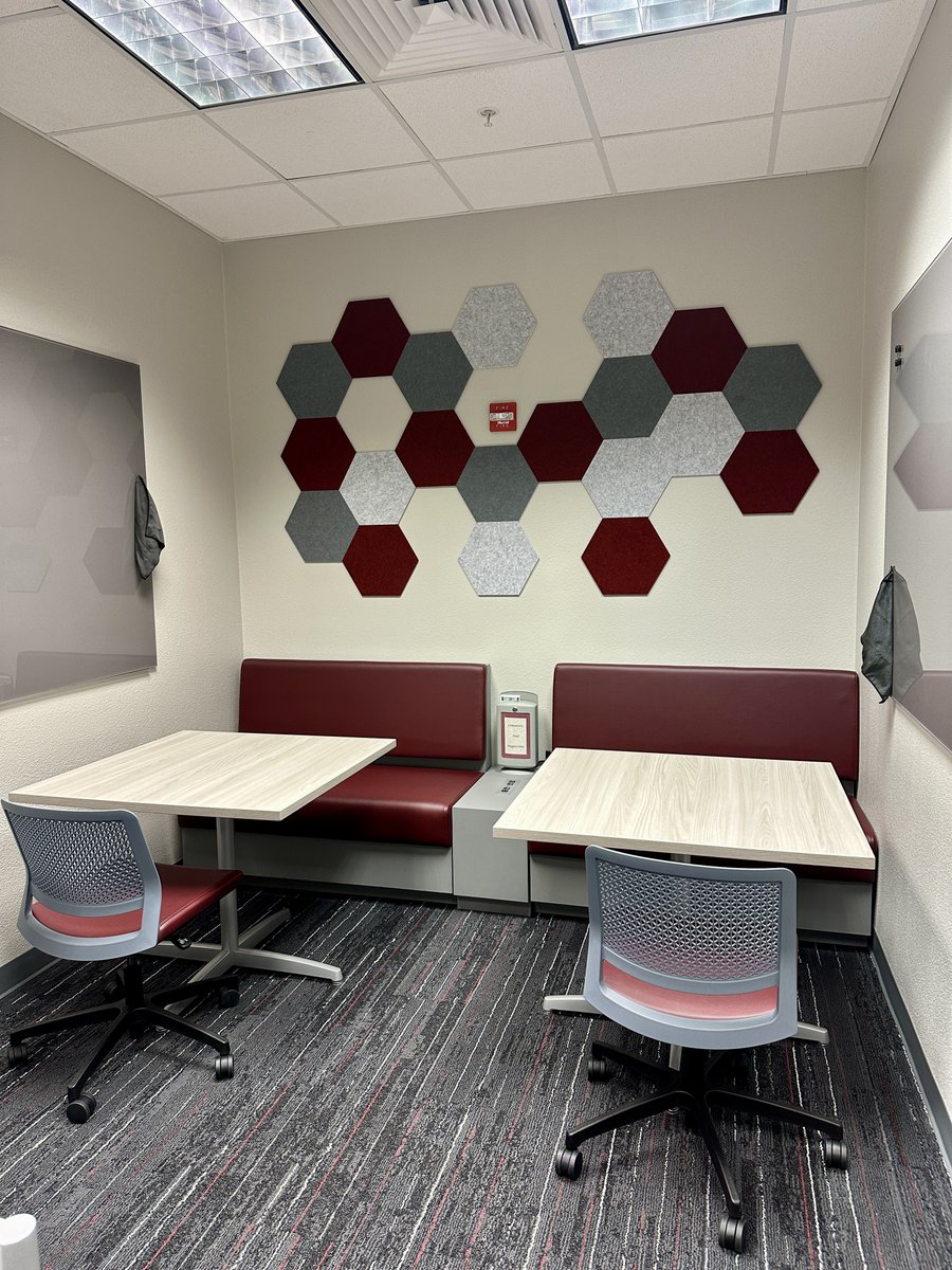 li_tx's tweet photo. Frasch versatile acoustical tiles. The beautiful, yet simple geometric pattern adds dimension and depth to any environment. Each individual hex shaped tile aligns tightly to the next to form the overall shape. Customizable with a range of colors. #acoustics #librarydesign https://t.co/KVZMBy7V5e