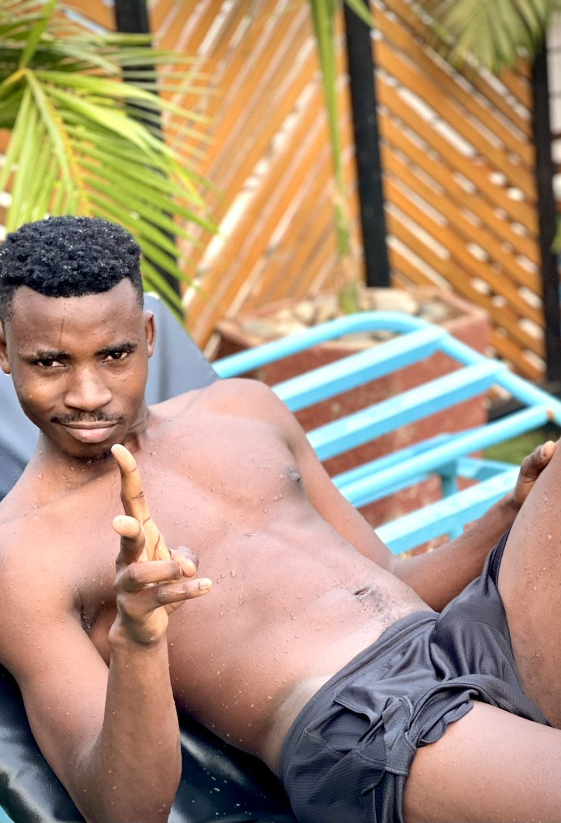 MwarimuT_stash's tweet photo. Uyu munsi nanjye nasohokanye  icyana da! Aya mafaranga rwose singomba kuyazanaho ibintu by’ubugugu 😂🤌

@IshemaAline next time uri ready se ngo nkuvungurireho?? https://t.co/O96qDHARYl