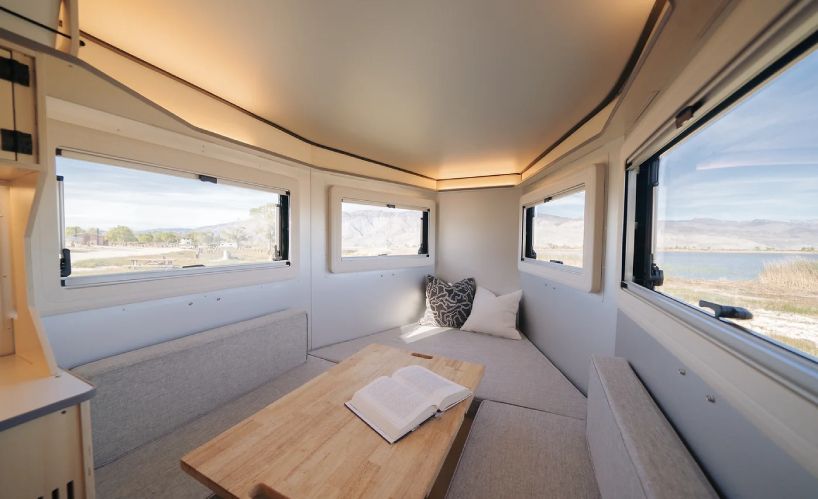 designboom's tweet photo. electric mobile home ‘P21’ by @polydrops arrives with solar panels on roof and aluminum frame https://t.co/zzwG5SeUV9 https://t.co/0NMGIt8Oqm