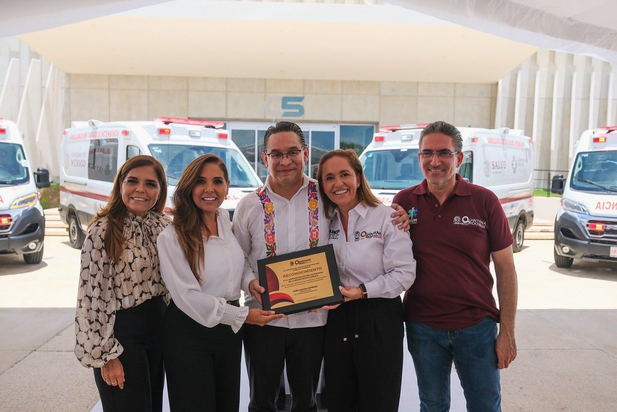 Recibimos 31 nuevas ambulancias gracias al apoyo histórico de nuestro presidente <a href="/lopezobrador_/">Andrés Manuel</a>, a través de la <a href="/PBPSALUD/">Beneficencia Pública</a> y de su titular Adrián Benítez, quienes han invertido más de 176 mdp en #QuintanaRoo en esta administración, y alrededor de 76.7 mdp para la donación de estas