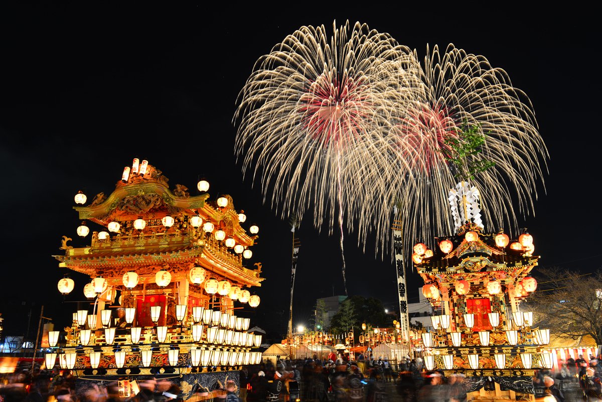 It's almost the time of year for Fireworks festivals in Japan! Did you know most of these festivals are celebrated in late July and August to accommodate for Japanese students and their summer breaks?