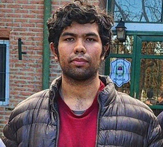 0800Cj's tweet image. En una compu forjó una hackeo inmortal 
Con el teclado, sedienta ambición de hackear
De cebollita soñaba trasmitir un mundial 
Y futbol de primera 
Tal vez hackeando pudiera 
A los pibes ayudar