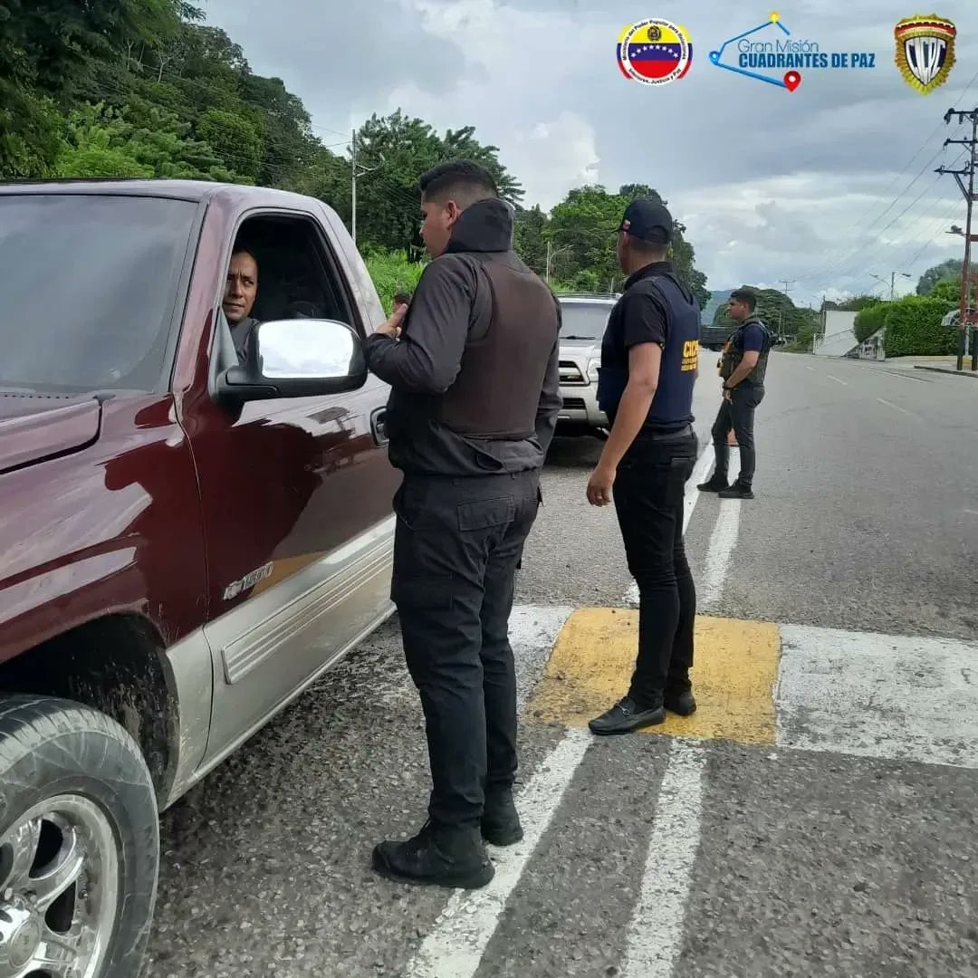 Trabajamos incansablemente para garantizar un entorno seguro para todos nuestros ciudadanos.

#VenezuelaSegura

<a href="/nicolasmaduro/">Nicolás Maduro</a>
@remigioceballosichaso
<a href="/mijpvzla/">MPPRIJP</a>