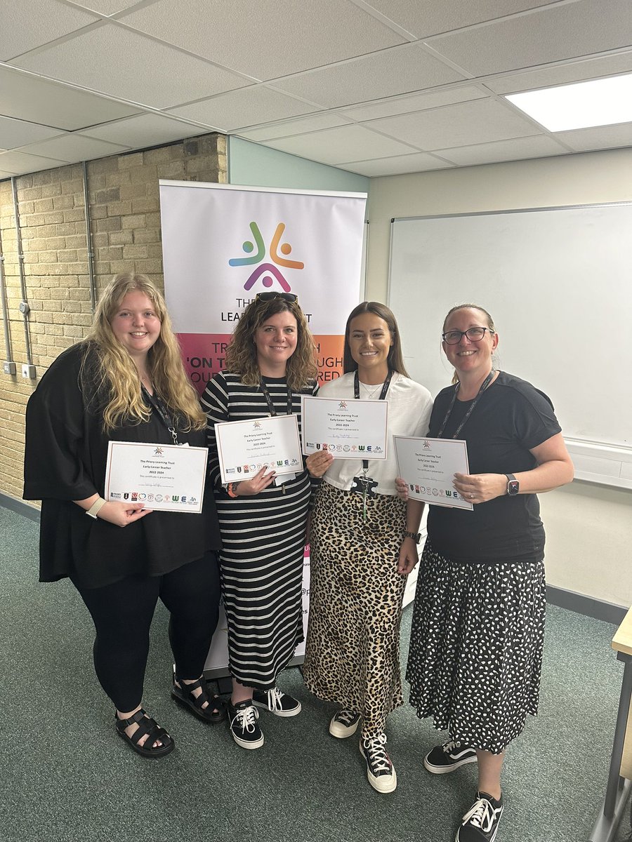 miss_lodge3's tweet photo. ECT years complete!! Can’t quite believe it’s all over and done with, thank you to everyone who supported me along the way❤️ @EKellyStAnnes @MissDepledge_ @MissSingleton8 https://t.co/PgDaJyzrFQ