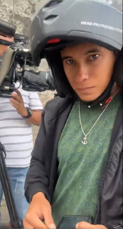 sikiuz123's tweet photo. @zuricht94 Ese perro es unos de los terrorista de maduro https://t.co/NsJ3eXhKkO
