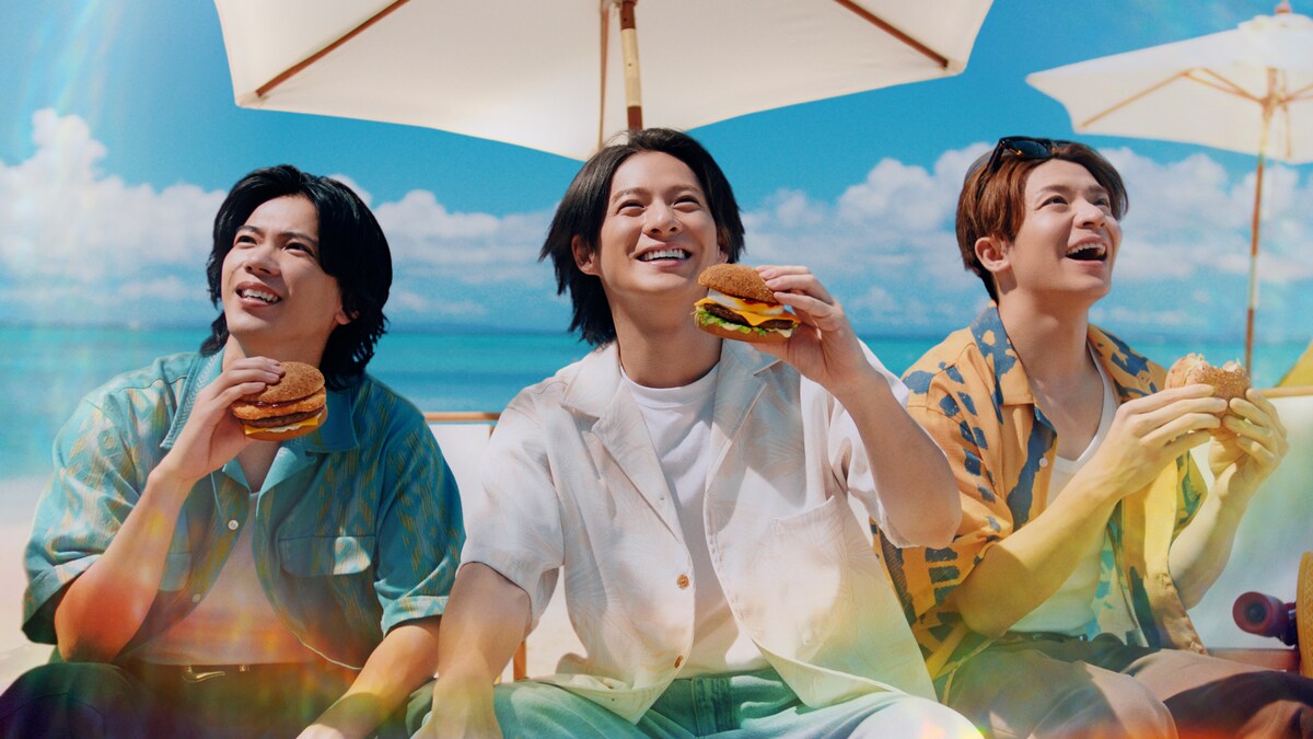 natalie_mu's tweet photo. Number_i「ハワイやん」🏝
マクドナルド夏のCM🍔🍟

🔴岸優太の表情に平野紫耀ツッコミ
「真顔すぎるよ！」
🔴神宮寺勇太は新バーガーに感激
「最高に幸せでした！」
https://t.co/O0JlGFtNf1

#Number_i #マクドナルド #めっちゃハワイやん https://t.co/QmcO60edFy