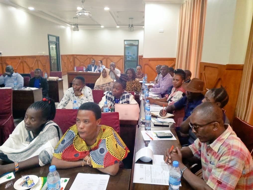 BhrtAnd's tweet photo. Legal Aid Providers and Community Public legal education training on justice and human rights in natural resource governance for Mara  and Shinyanga regions, held in Mwanza @IPISResearch @HakiRasilimali @hussenmvomvo https://t.co/qfUvLeKiFA