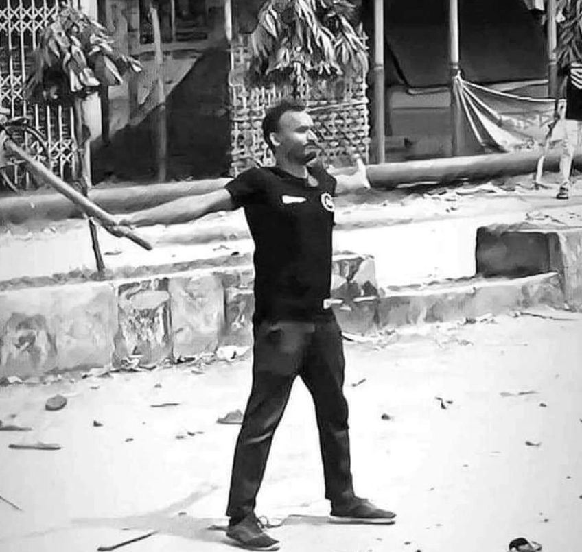sohelmatabborM's tweet photo. এদের কি অন্যায় ছিলো। তারা তাদের ন্যার্য অধিকারের জন্য আন্দোলনের করতে গিয়েছিলো। কিন্তু তারা বিনিময়ে পেয়েছে রক্ত মাখা শরীর আর কিছু ভাইয়ের গুলি বিদ্য লাশ। এ যেনো ৫২ ভাষা আন্দোলনের পুণরা বৃত্তি ঘটতেছে। আমরা নাকি স্বাধীন দেশের স্বাধীন জাতি।
#Save_Bangladeshi_students #studentsare https://t.co/JSYFC5oEXG