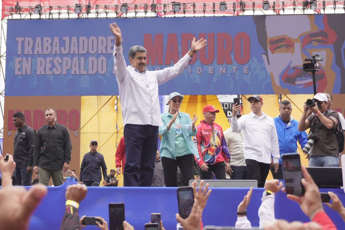 amarcanopsuv's tweet photo. Seré breve : Esta es la Clase Obrera que defiende a NICOLÁS. https://t.co/robMfBec1U