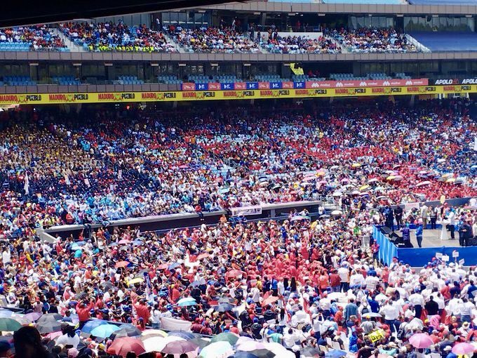 amarcanopsuv's tweet photo. Seré breve : Esta es la Clase Obrera que defiende a NICOLÁS. https://t.co/robMfBec1U