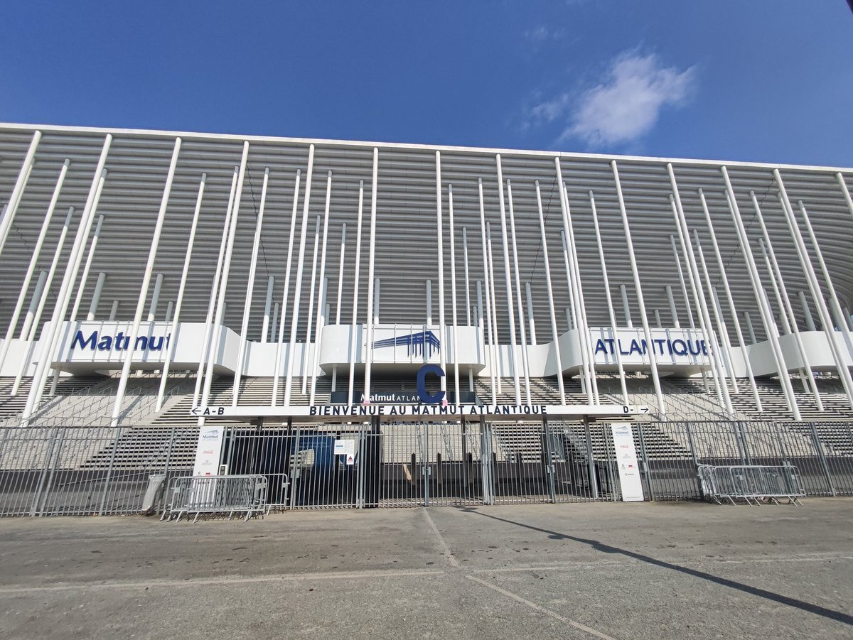 PLP_13's tweet photo. @doingthe116 Zonde, mooie club. Gisteren nog de fanshop gespekt. Stadions zijn momenteel helaas vestingen om binnen te komen met al die beveiligers vanwege de Olympische Spelen. https://t.co/UqqFk6VHtE