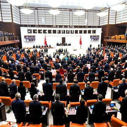 avcemilcicek01's tweet photo. İyi oku Türkiye!

İzmir'de 2 kişinin elektrik akımına kapılarak hayatını kaybetmesi sonrası verilen "elektrik dağıtım şirketleri araştırılsın" önergesi AKP ve MHP oylarıyla REDDEDİLDİ.

Çok utanmaz insanlarsınız! https://t.co/FDKyLe5JG3