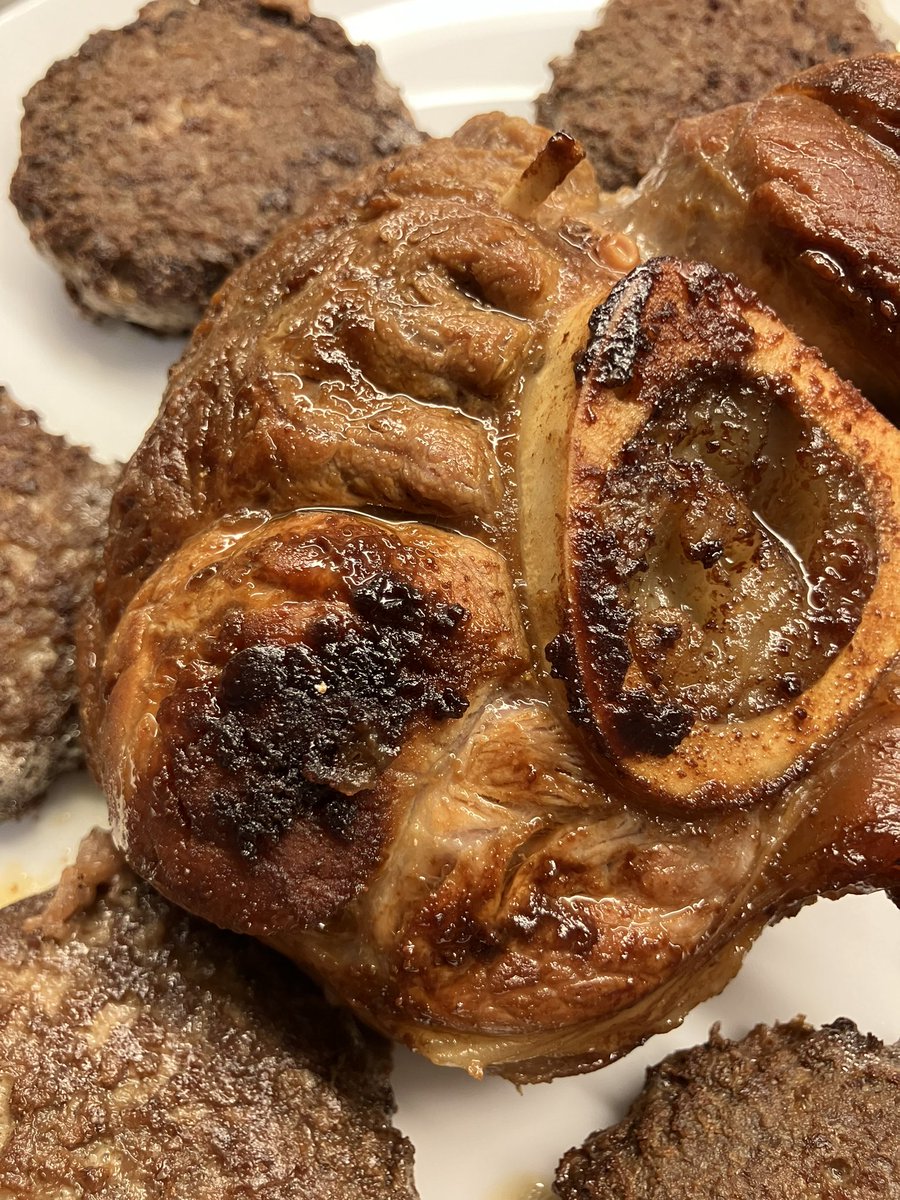KrisBlackRose's tweet photo. My current fave, #beefshank and #beefpatties for dinner. https://t.co/ILrfQcABoi