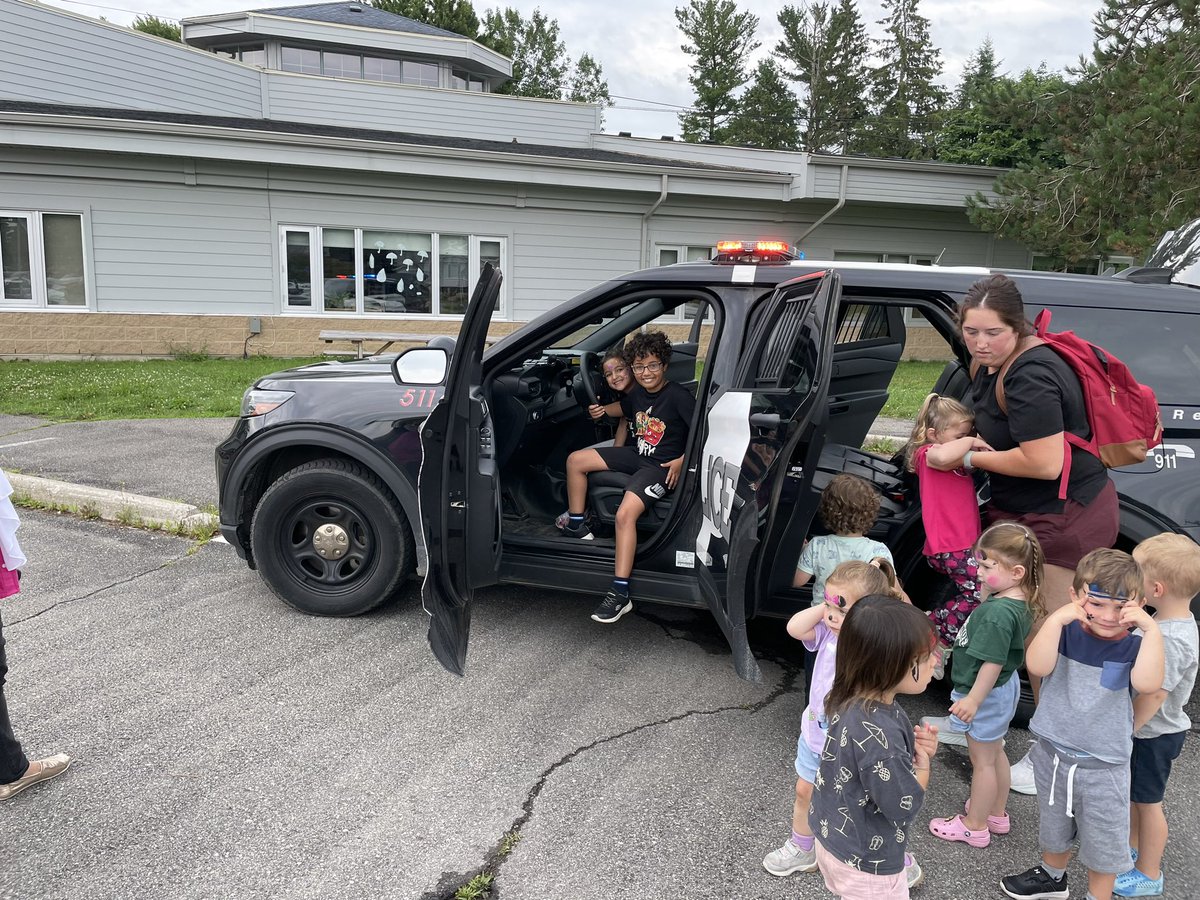 Great day at the #FortErieNativeFrienshipCentre. <a href="/TownOfFortErie/">townofforterie</a> community were able to engage with police after a brief information session. #WorkingWithOurCommunity <a href="/MetisNationON/">Métis Nation of Ontario</a> <a href="/NiagaraRegion/">Niagara Region</a> <a href="/niagarahealth/">NiagaraHealth</a> <a href="/TOFEFire/">Fort Erie Fire Dept.</a>
