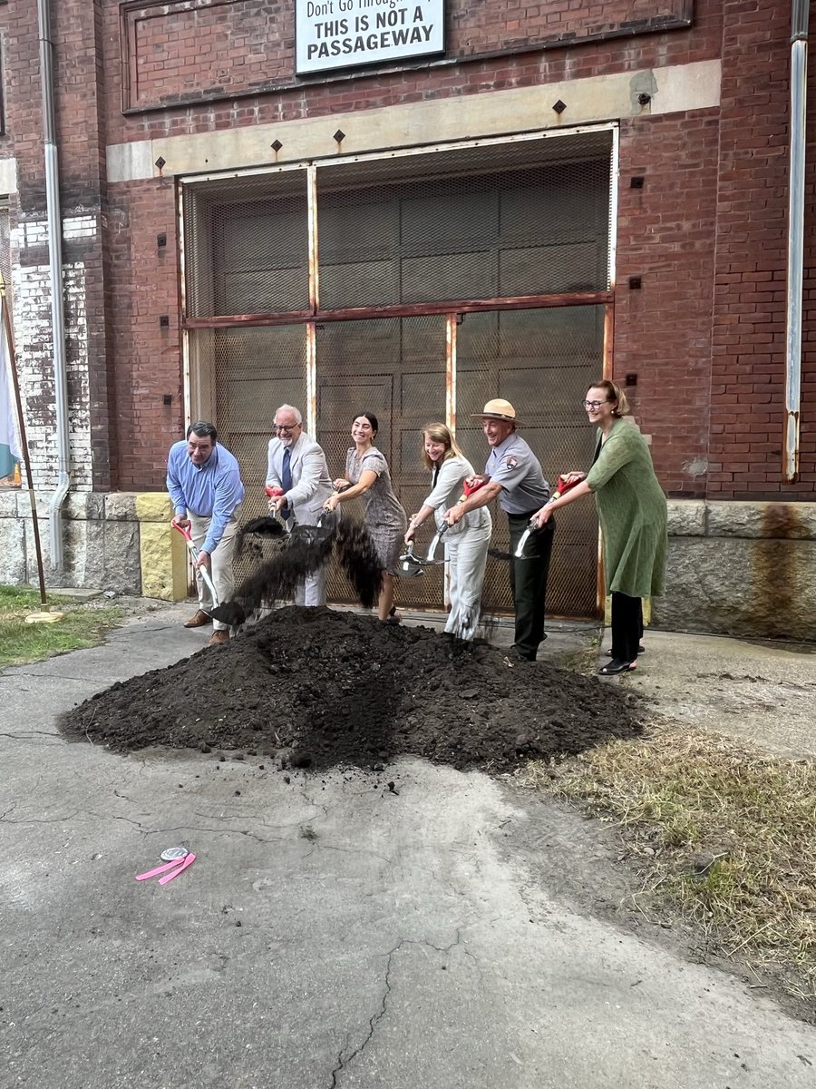 Gigi4District1's tweet image. Joined the groundbreaking ceremony for Building 107 at the Charlestown Navy Yard this morning! Building 107 will serve as the headquarters officer for the National Parks of Boston, housing 80 individuals. I&apos;m thrilled to see this investment come to fruition.