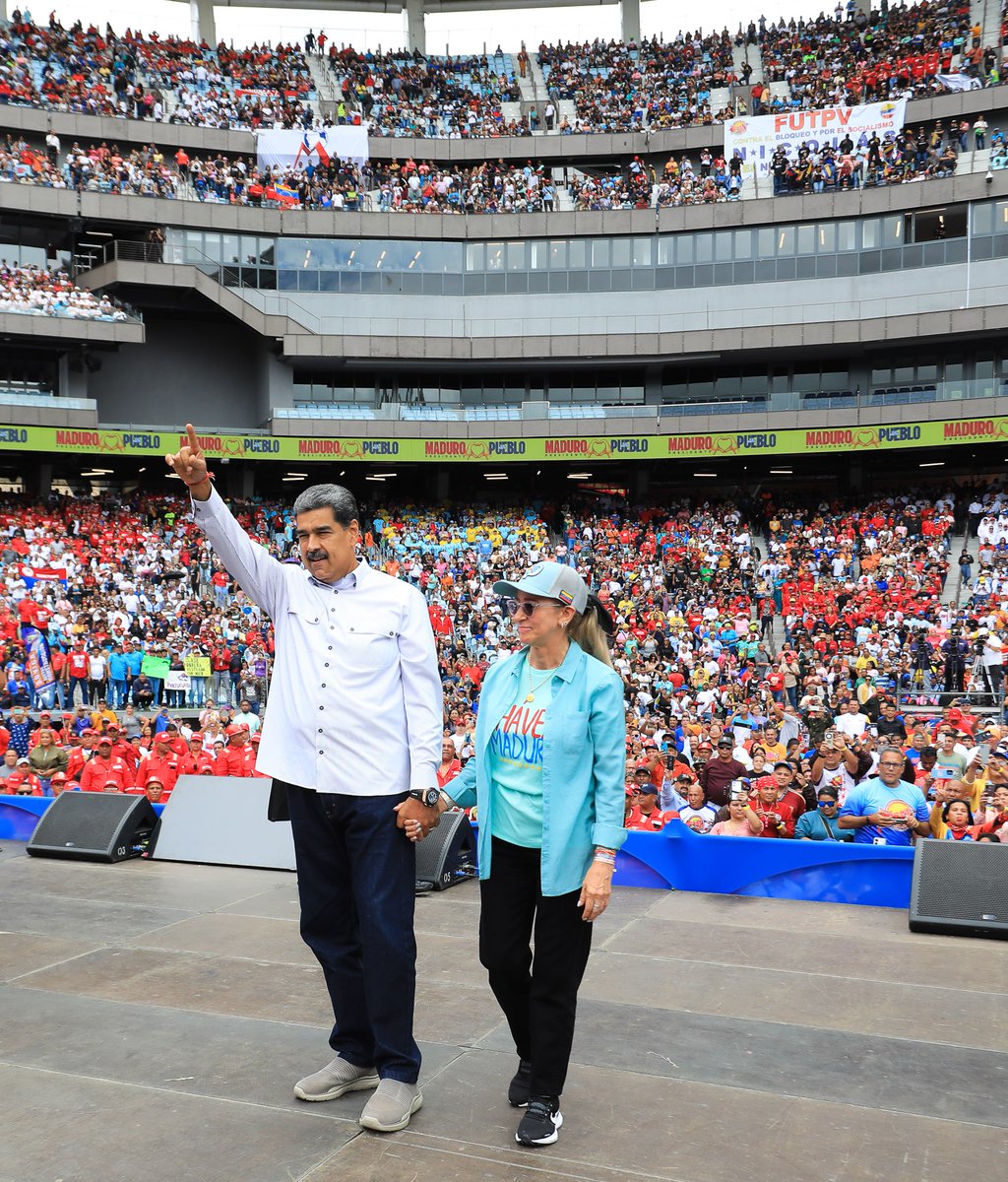PresidencialVen's tweet image. #Entérate 📰| Presidente @NicolasMaduro anunció la puesta en marcha del nuevo Banco Digital de los Trabajadores y Trabajadoras. “El Banco Bicentenario se convierte en el banco digital de los trabajadores y trabajadoras”.

También informó sobre la creación de un plan especial de…