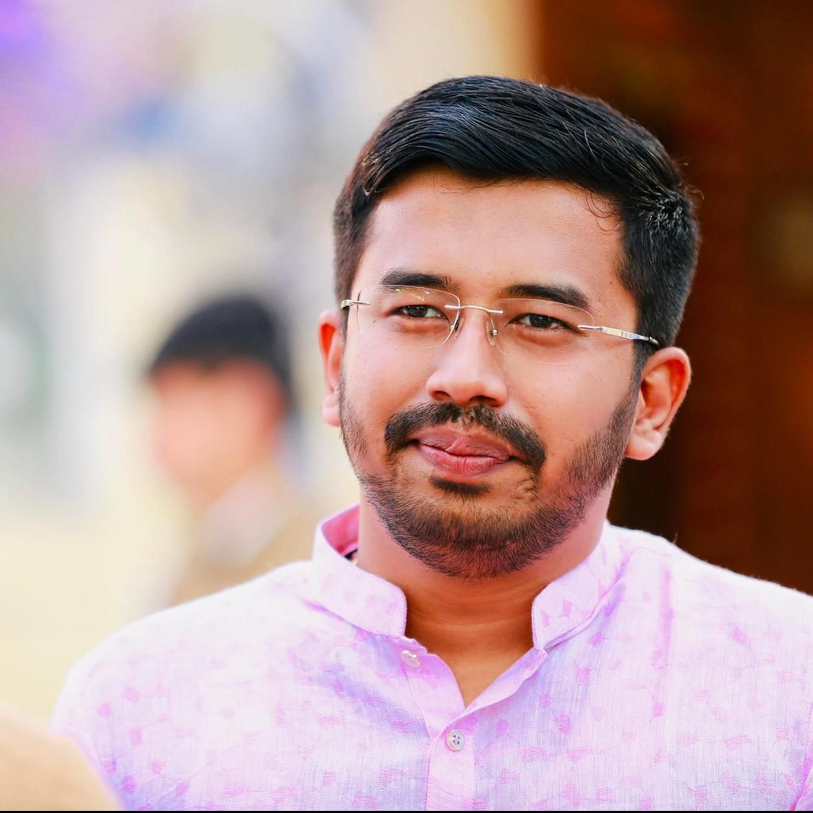 life_Info__'s tweet image. Séquence vidéo du fils du chef du PCN-SP, Bandu Gaikwads, Rams SUV dans un camion de poulets à Manjari, 2 blessés
Le fils de Bandu #Gaikwad, #Saurabh, conduisait sous l'influence de l'alcool au moment de l'accident.
Affaire enregistrée contre le fils du leader du #PCN.