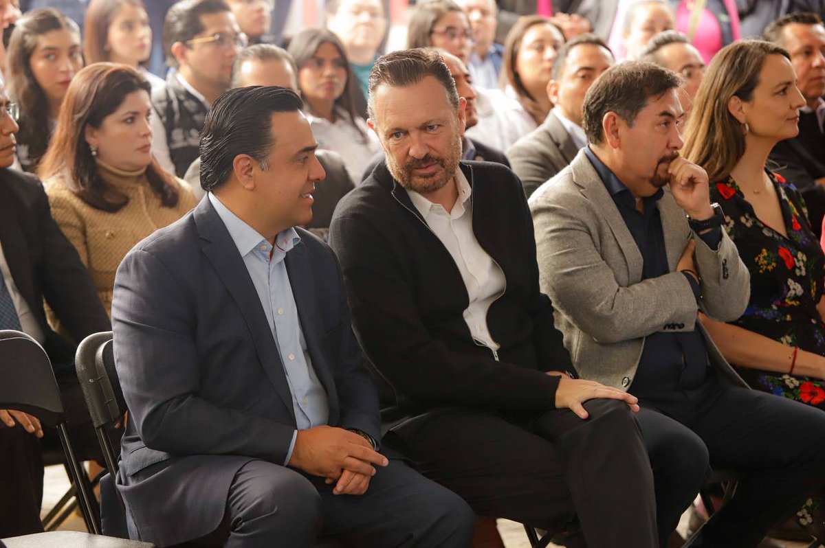 QueretaroAF's tweet image. Asiste Luis Nava a inauguración del edificio del Sistema Estatal de Atención a Víctimas y la modernización de calles en La Trinidad ift.tt/MbKvnH1