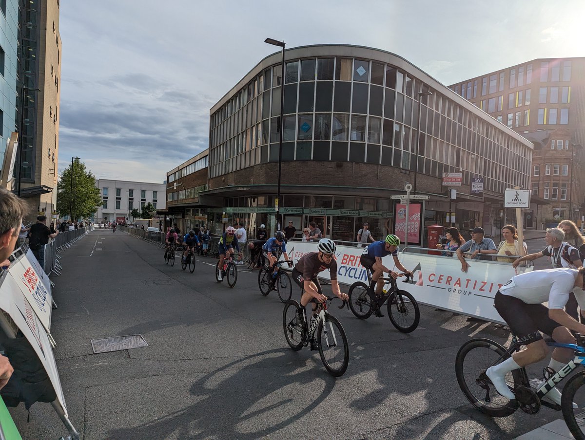 devolute's tweet image. Fun to see #Sheffield in a post car-apocalyptic cycle-friendly mode for the #SheffieldGrandPrix - Me &amp;amp; meine kinder got to &apos;race&apos; the circuit on the family-friendly community ride. Got lapped by Sinclair C5 🌈 Sick 🤘