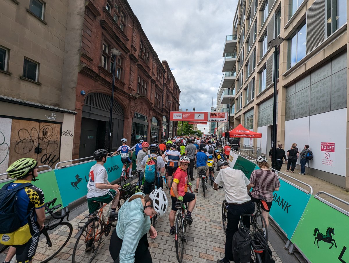 devolute's tweet image. Fun to see #Sheffield in a post car-apocalyptic cycle-friendly mode for the #SheffieldGrandPrix - Me &amp;amp; meine kinder got to &apos;race&apos; the circuit on the family-friendly community ride. Got lapped by Sinclair C5 🌈 Sick 🤘