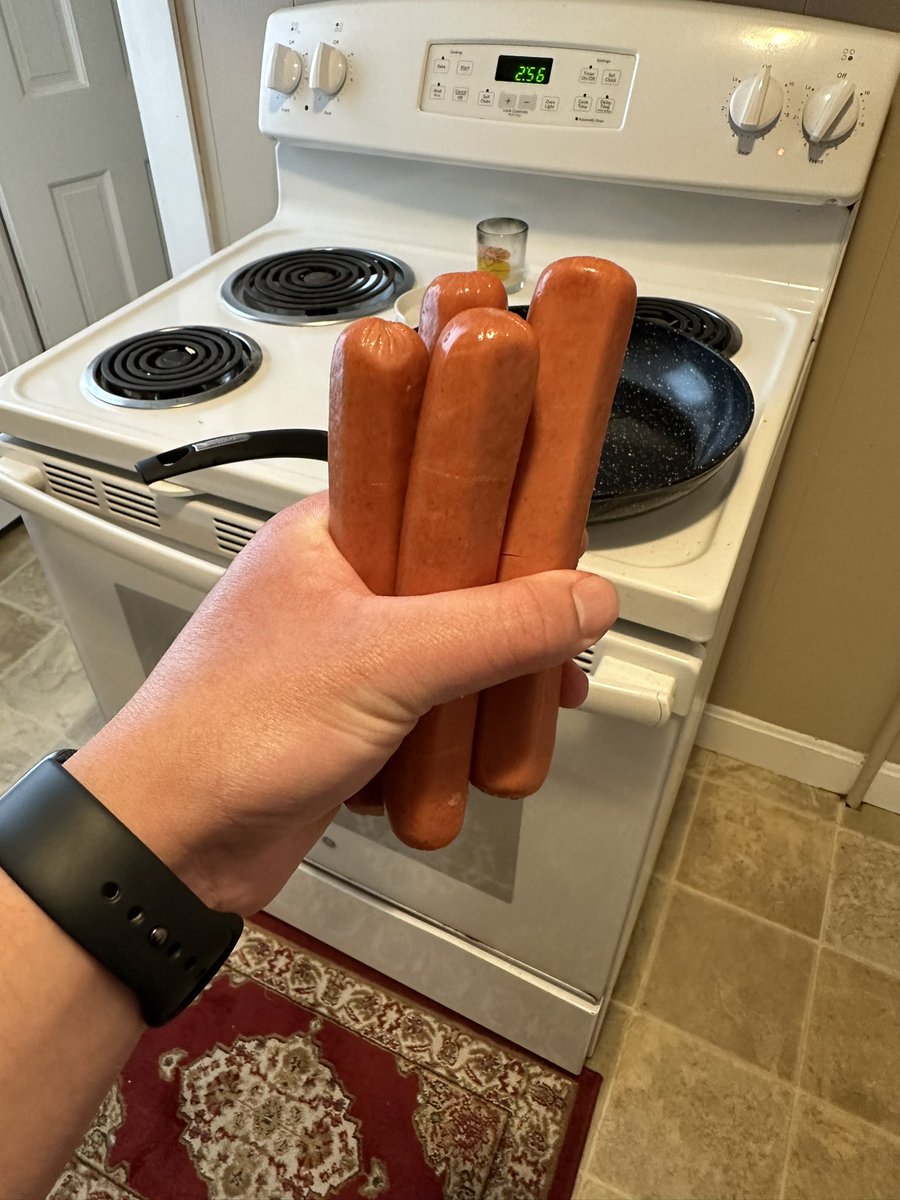 DailyHotDogs's tweet image. a love story in four parts

HAPPY NATIONAL HOT DOG DAY 🌭🌭🌭🌭