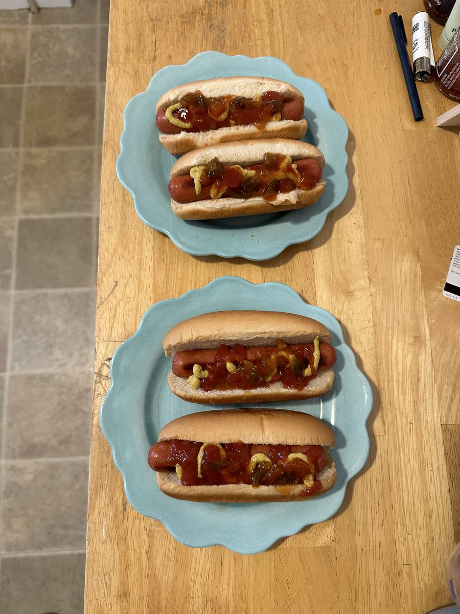 DailyHotDogs's tweet image. a love story in four parts

HAPPY NATIONAL HOT DOG DAY 🌭🌭🌭🌭