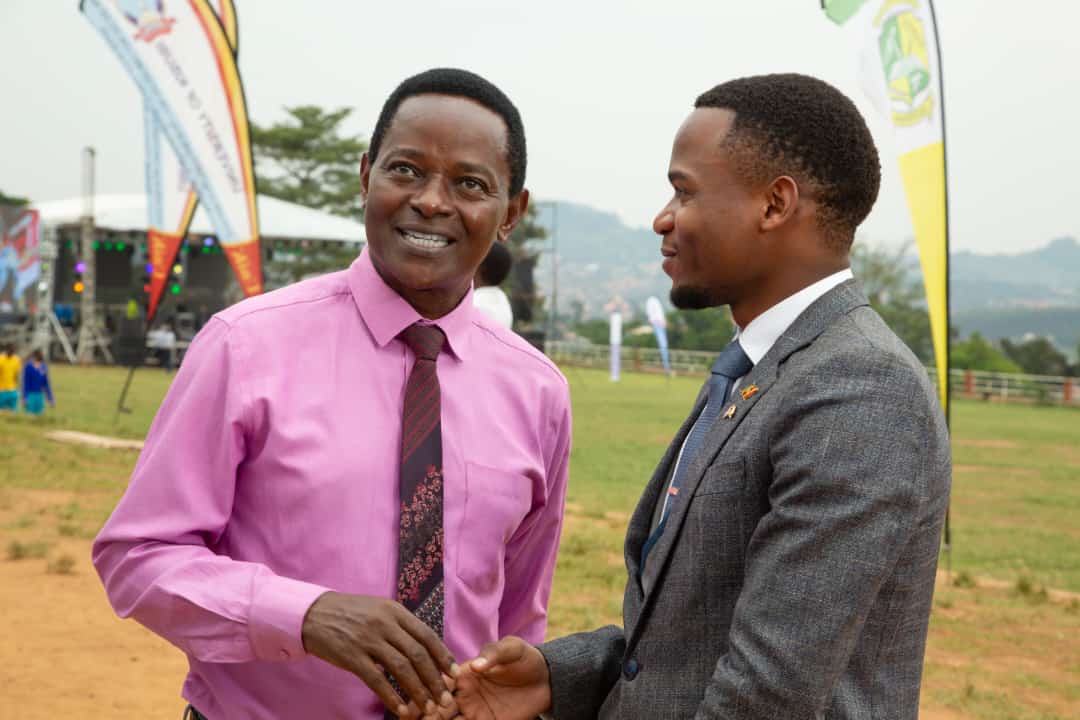 MwanjeGideon1's tweet photo. Today, I was honored to visit my former school Buddo SS during their careers day, I also met the great man who has laid a brick to my Education, Mr. Muwonge Lawrence. Buddo SS is the best Secondary School in UG. This was the best Career day we have ever witnessed in Ug.
#Buddo https://t.co/R7mw1MKDnJ