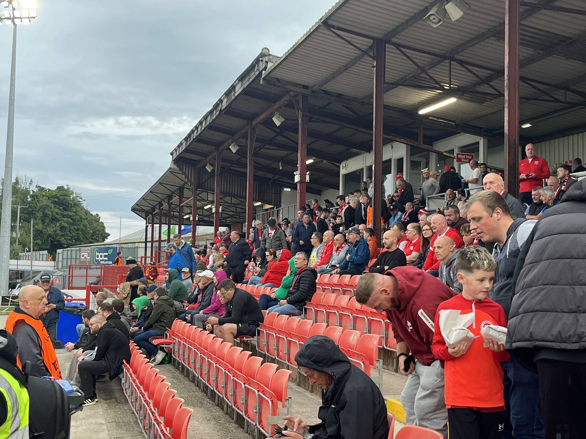 PaulVance63's tweet photo. Larne v FK RFS - UEFA Champions League Qualifying 1R, 2L - Inver Park, Inver Road, Larne, Co Antrim…
#LARRFS #WeAreLarne #ForTheTown #FKRFS #UEFA #ChampionsLeague #UCL #Riga #NIFL https://t.co/LhMhKpX1Hz