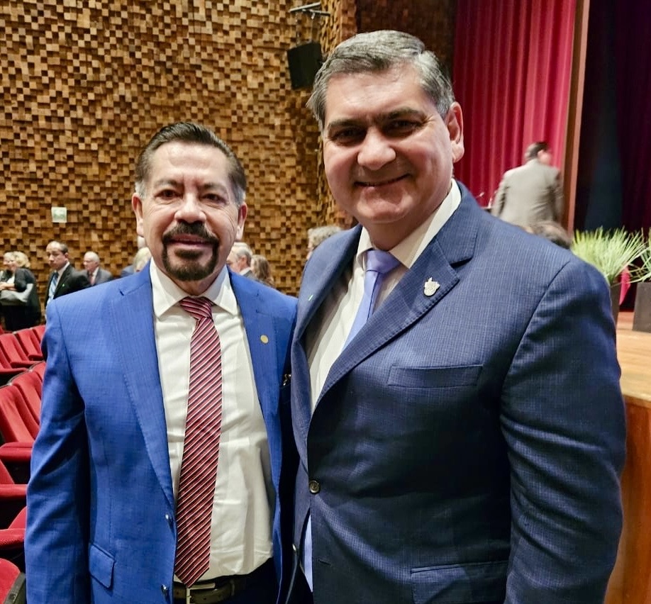 Felicidades Sergio Serna y Juan Armendáriz, investigadores del <a href="/TecdeMonterrey/">Tecnológico de Monterrey</a>, Premio Nacional de Ciencias por aportaciones a investigación en el país. Formar parte de ganadores a nivel nacional, refleja su compromiso y excelencia. Son ejemplo y orgullo de nuestra institución.