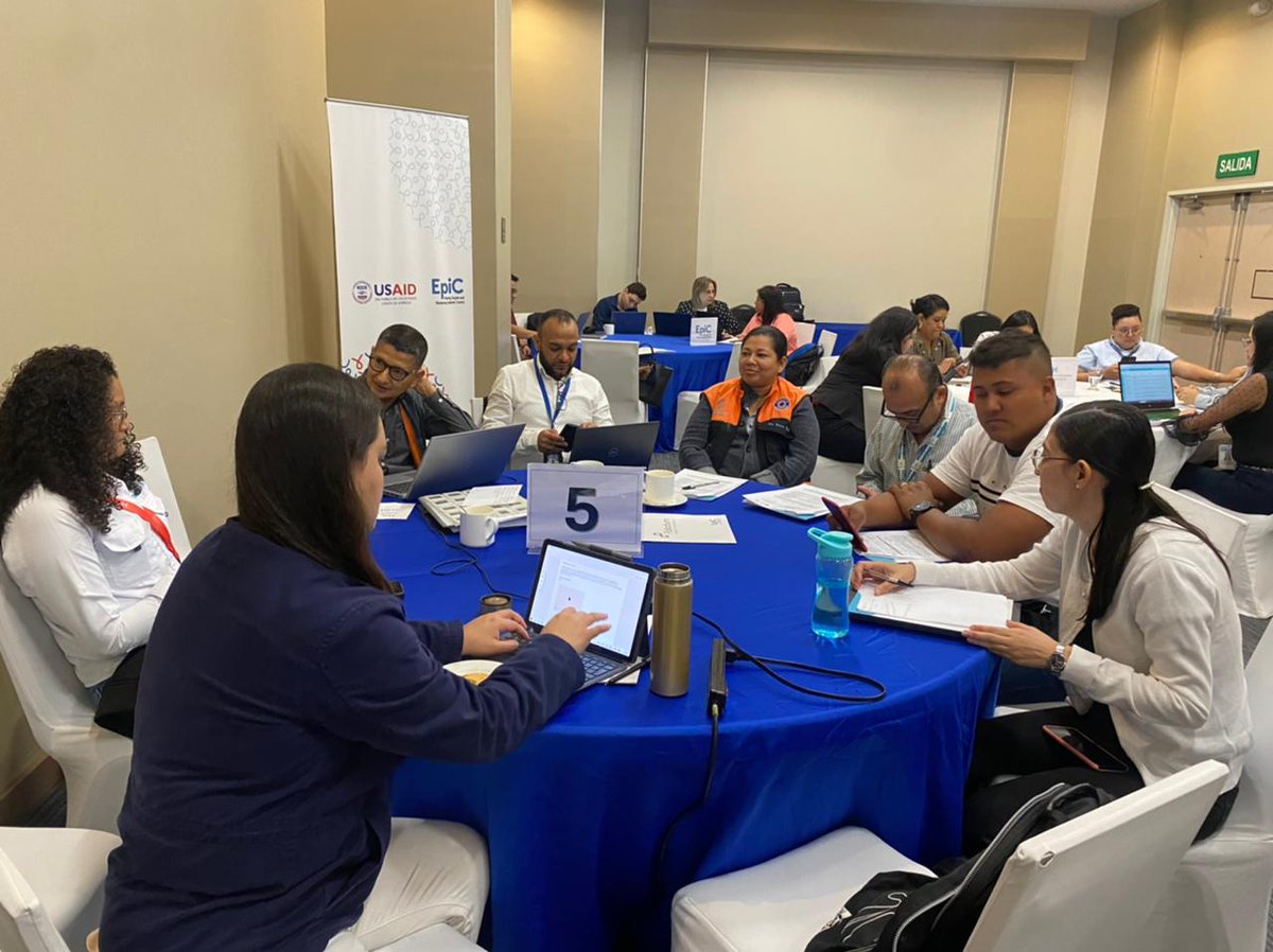 En Tegucigalpa, FM 📌

Por la salud de todos y para brindar una mejor asistencia, colaboradores de la Dirección Nacional de Emergencia Sanitaria, reciben junto a otras instituciones, ejercicio por tres días sobre influenza aviar de origen patogénica.
#PrevenirEsVivirHn