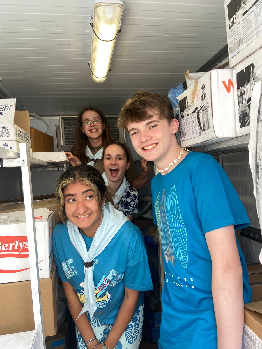 Oh also the play is set inside a walk-in freezer so have this photo of the cast crammed in a freezer

Not long to go, grab those tickets!

🗓️6-10th August
📍Greenside George Street
⏰1:50pm

tickets.edfringe.com/whats-on/2018-…

#EdinburghFringe2024 #EdinburghFringe #QuickFlyer