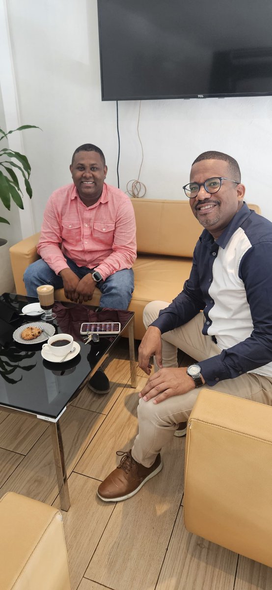 AndyMoralestv's tweet photo. Proyectos : 

Todo marcha , has bien y no mires a quien ... 
Compartiendo con mi amigo y hno @Rafelitova https://t.co/0CWJVeIeN9