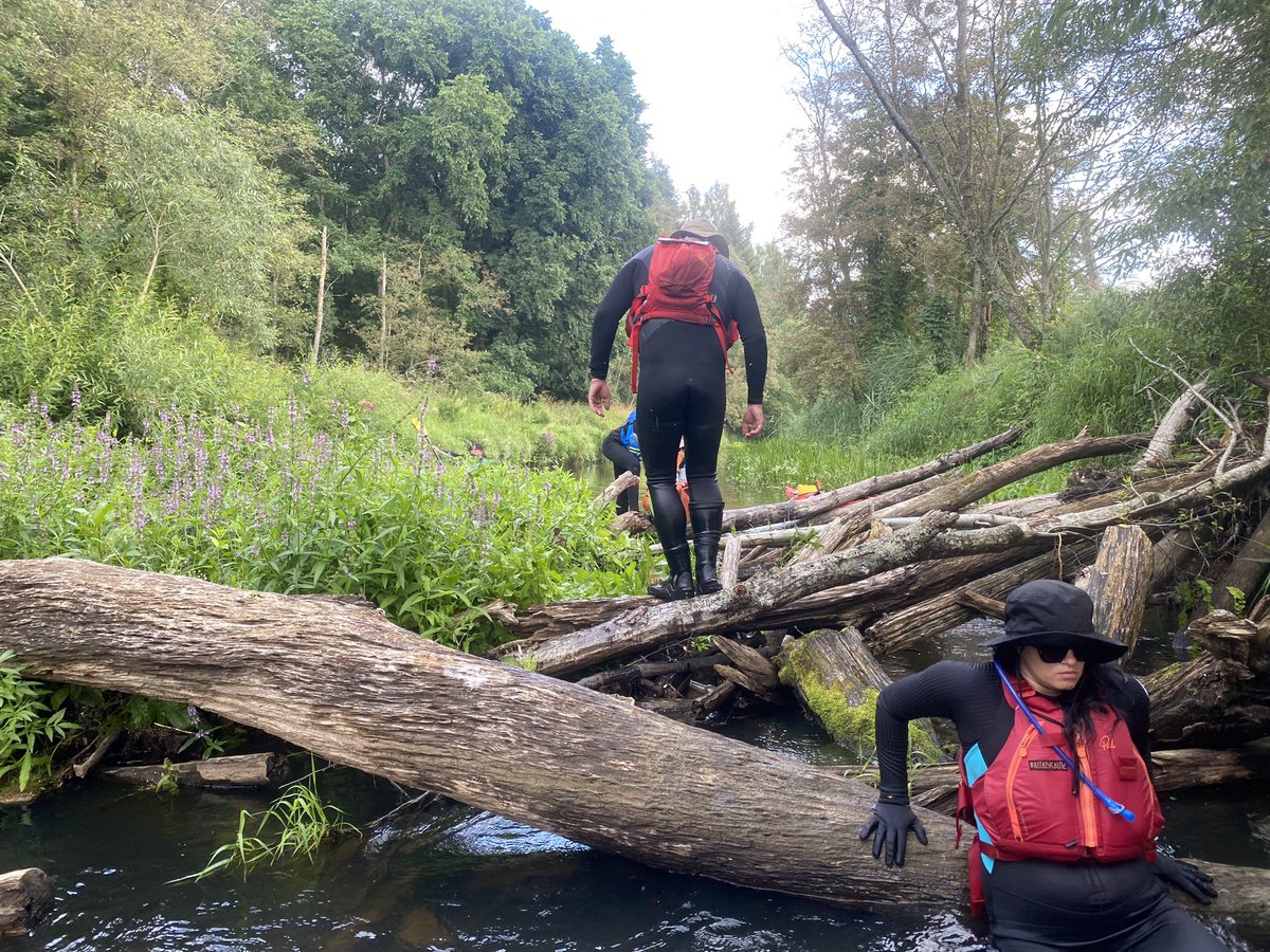 Brauciens no Rāznas uz Lubānu ezeru jūlijā ir krietni citādāks nekā maija sākumā, bet noteikti ne sliktāks. Komanda lieliska. Rīt priekšā pēdējais cēliens ar 42km ēdienkartē pa vietām, kur normāli cilvēki nelien iekšā.