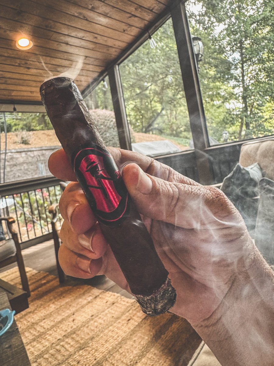 stogiedad's tweet photo. Keeping the work day going with a @SinistroCigars #MrRed.  Really a fantastic #cigar!  #nowsmoking #CigarLife #BOTL #watchoftheday #Alpina https://t.co/tTSw16hdiD