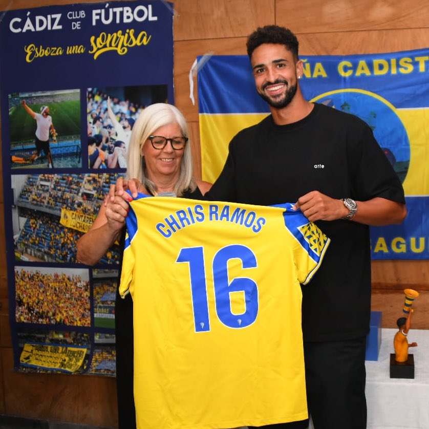 Cadiz_CF's tweet photo. 🏆 @Chris_Ramos11 recibió el IV Trofeo Megáfono Amarillo de la Peña Cadista Fernando Baguetina.

📢 ¡Tu legado será eterno, Bague! https://t.co/yfiD8vlnmw