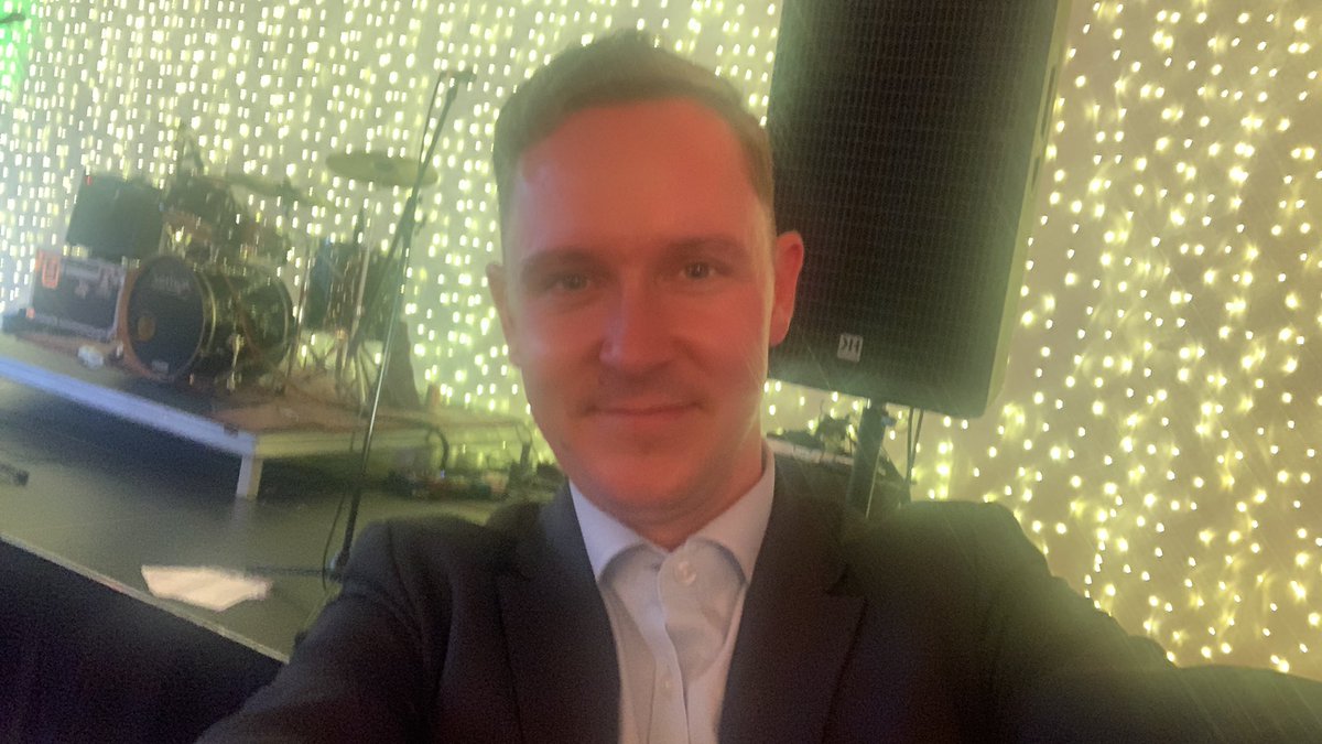 tom_daggett's tweet photo. Itโs nearly my turn to sing Billie Jean tor Sheffield business leaders in support of the @sheffcath #SchoolsSingingProgramme ๐บ ๐ชฉ ๐๐ผ https://t.co/XQIjOxFDUG