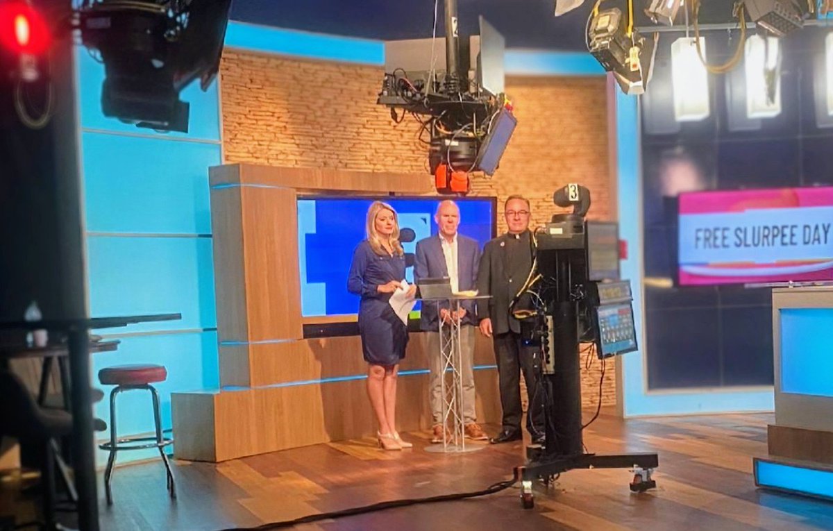 DeaconDaren's tweet photo. A huge THANK YOU to @MaryKingTV &amp; @WBTV_News (also Happy 75th @WBTV) for the oppty to share about  upcoming @MMWHDrive for those in need in Haiti, India, Venezuela, and here in Metrolina. #WorldHungerDrive @ St Matthew Catholic-Charlotte. Red light a coincidence? https://t.co/iYRZ4KfGuZ