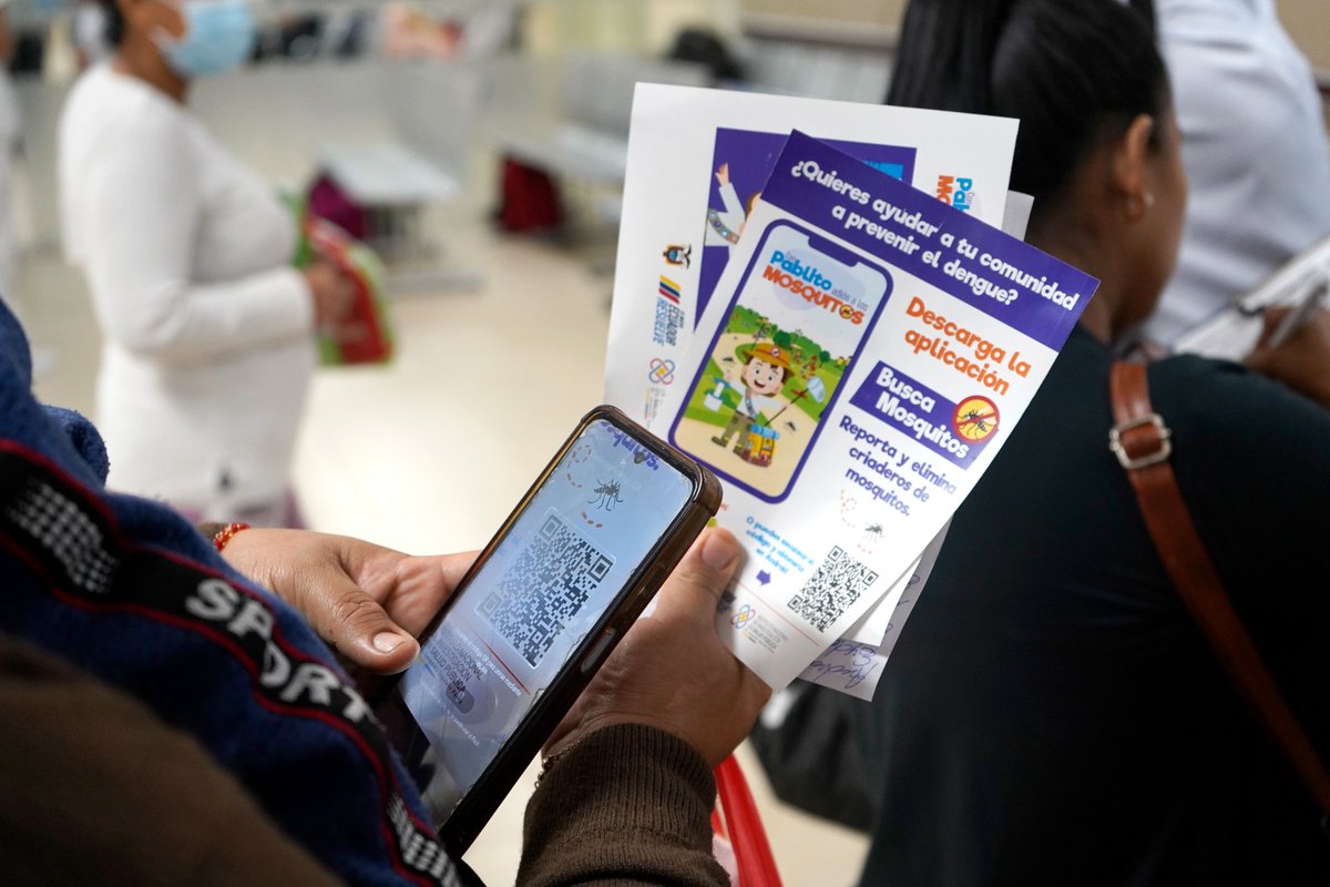 INSPI_ECUADOR's tweet photo. #INSPI #saludpública #buscamosquito #ElNuevoEcuadorResuelve

El @INSPI_ECUADOR, en colaboración con el @Salud_Ec , dio a conocer la innovadora aplicación Busca Mosquito 🕵️‍♂️📲. Esta herramienta está diseñada para registrar y promover la vigilancia entomológica de los reservorios de mosquitos vectores de arbovirus.

Dentro del @HospitalFIB, se informó a la ciudadanía sobre la aplicación y cómo funciona. Busca Mosquito permite a las personas utilizar fotografías y la ubicación de los criaderos para identificar y monitorear la presencia de estos mosquitos en su comunidad. 🏠🌍