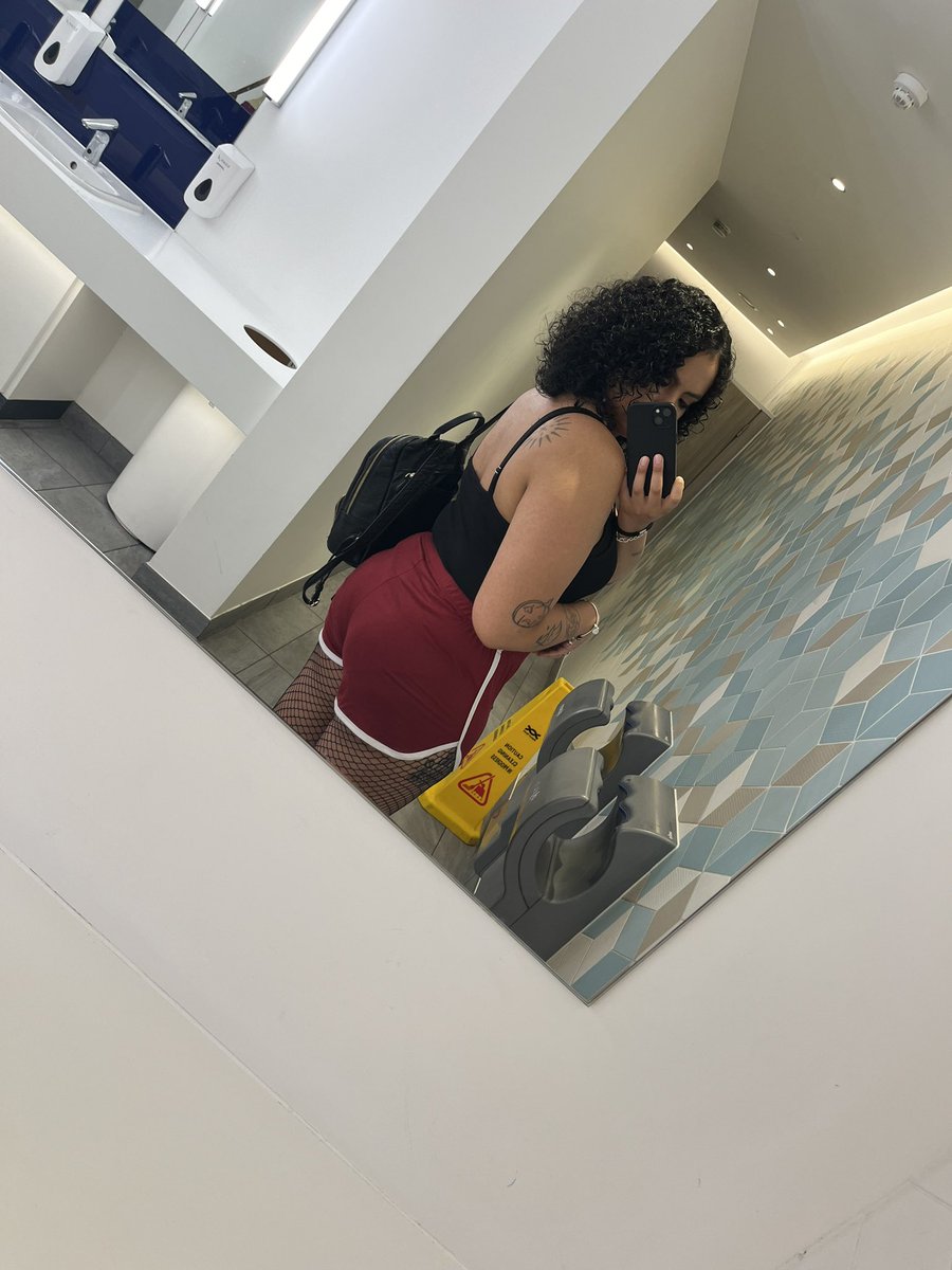 tatted2252's tweet photo. hot girl shit https://t.co/YCKKEUjp52
