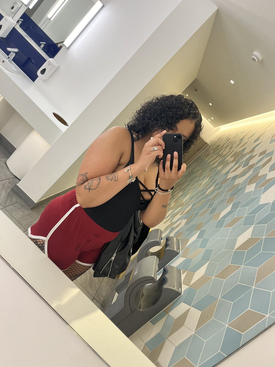 tatted2252's tweet photo. hot girl shit https://t.co/YCKKEUjp52
