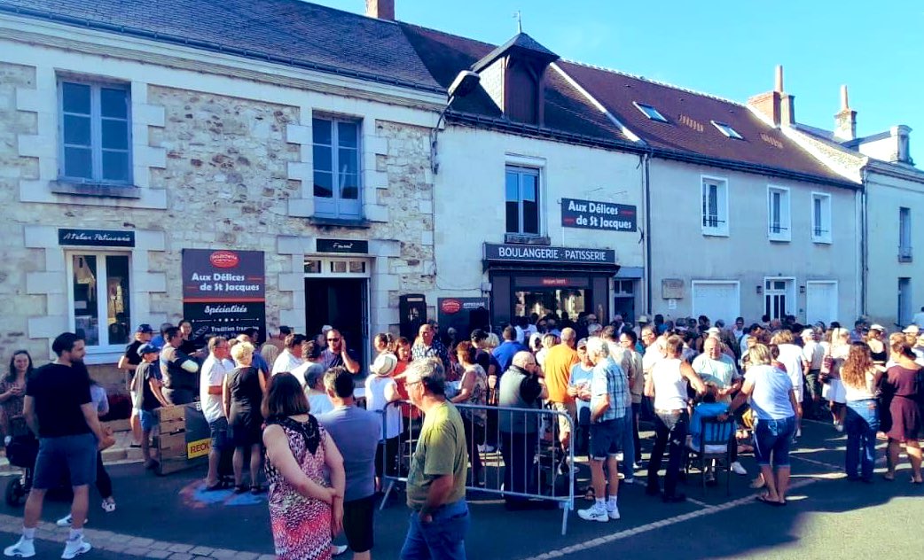 AlainPichon86's tweet photo. ☀️ Journée sur mon canton aux côtés des habitants

🔹 À #Antran pour la caravane des sports du @departement86
🔹 À Buxeuil aux côtés du Maire David Cathelin, des élus, habitants et commerçants sinistrés du 31/03 #inondations

Ensemble pour soutenir et faire vivre nos territoires! https://t.co/LxOcUFh8qU