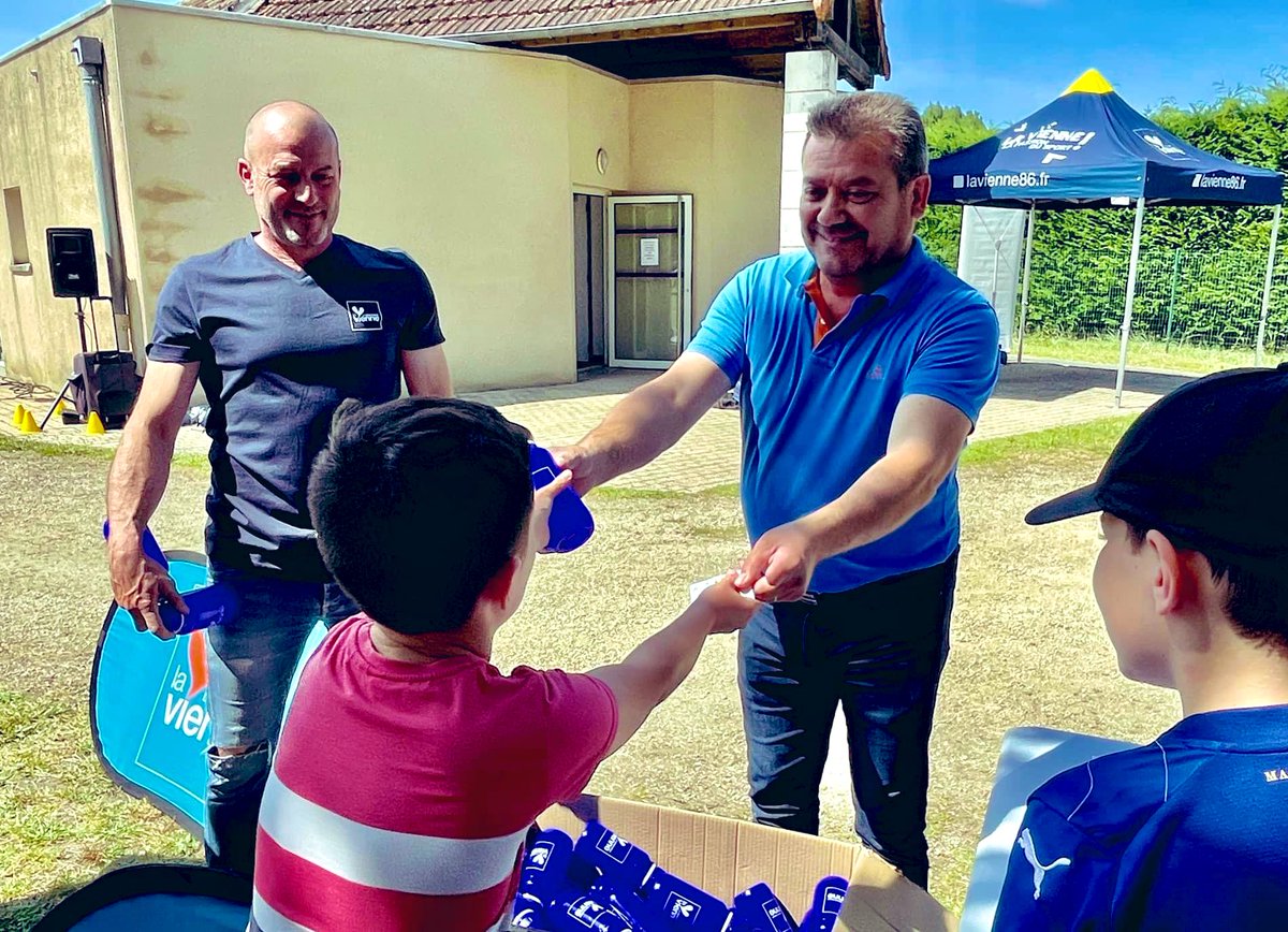 AlainPichon86's tweet photo. ☀️ Journée sur mon canton aux côtés des habitants

🔹 À #Antran pour la caravane des sports du @departement86
🔹 À Buxeuil aux côtés du Maire David Cathelin, des élus, habitants et commerçants sinistrés du 31/03 #inondations

Ensemble pour soutenir et faire vivre nos territoires! https://t.co/LxOcUFh8qU