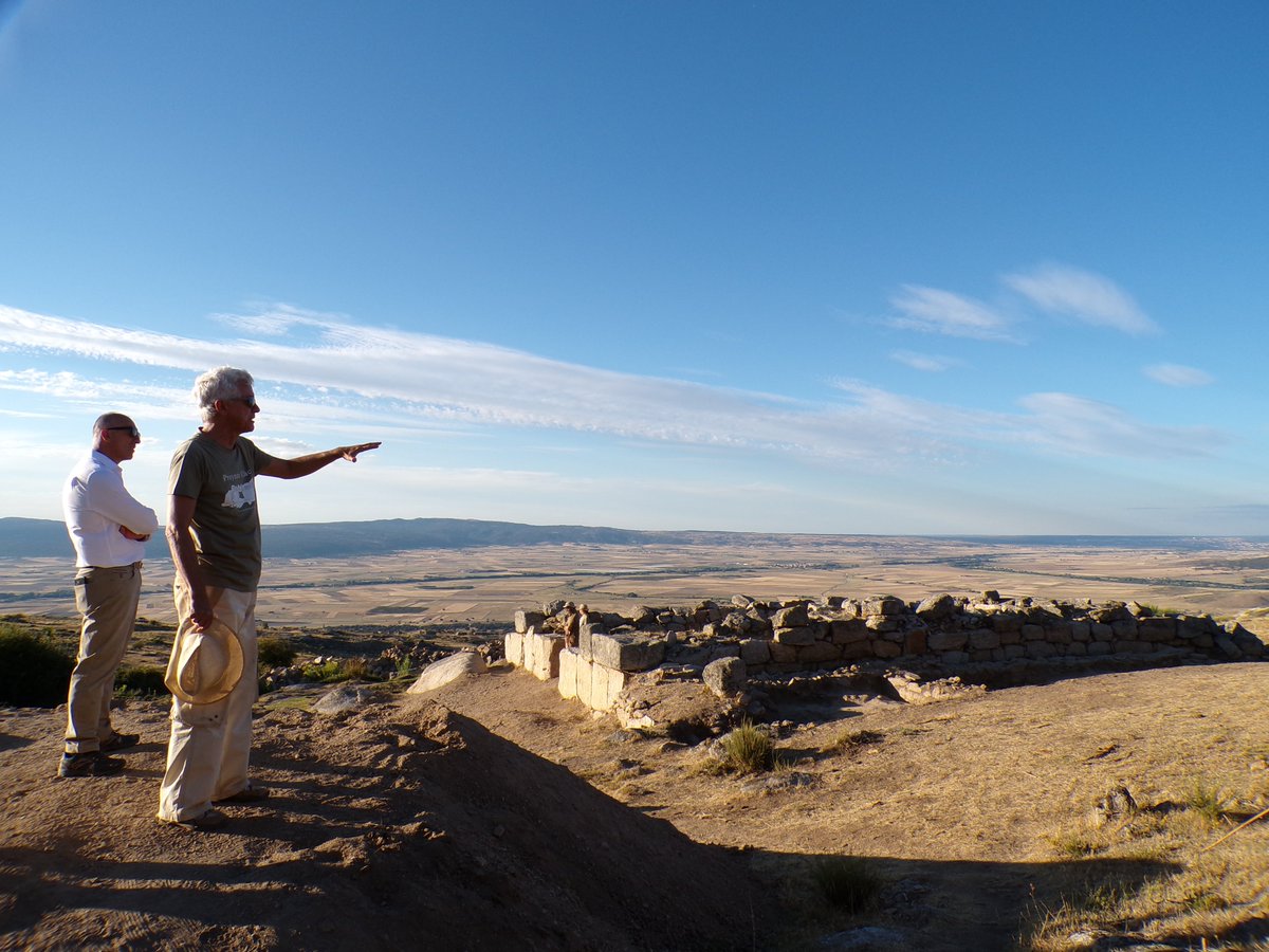 Pepeavilenho's tweet photo. Una nueva entradita en el blog, esta vez del El Torreón de El Castro de #Ulaca #Avila gracias a las jornadas abiertas promovidas por @Proyecto_Ulaca
https://t.co/DFuFfBX5i6
Espero sea de interés!! 😀 https://t.co/DPr7n0P247